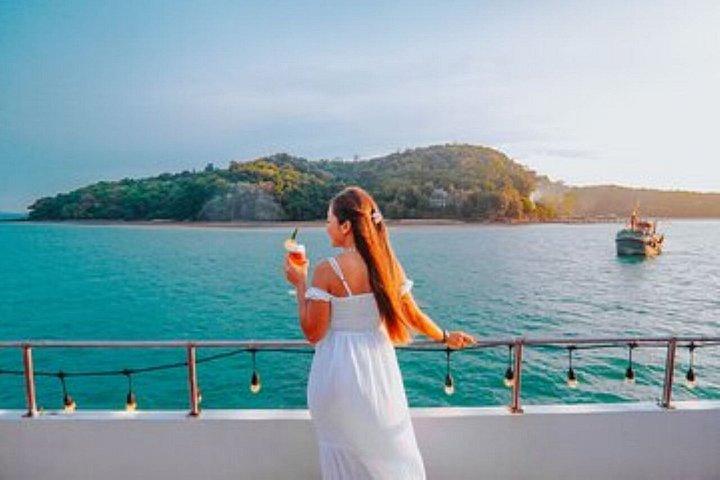 Escape to Phi Phi Islands: Ferry with Lunch