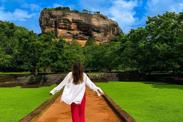 Roccia di Sigiriya, tour del villaggio e safari nella natura da Pasikuda