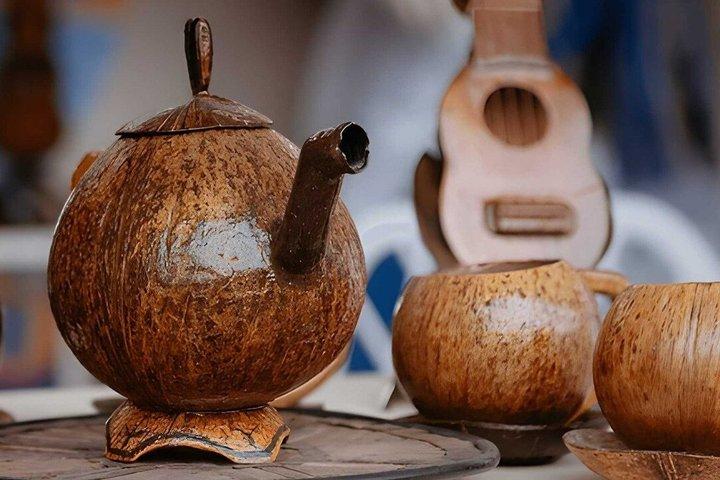 シギリヤのココナッツシェル竹細工体験