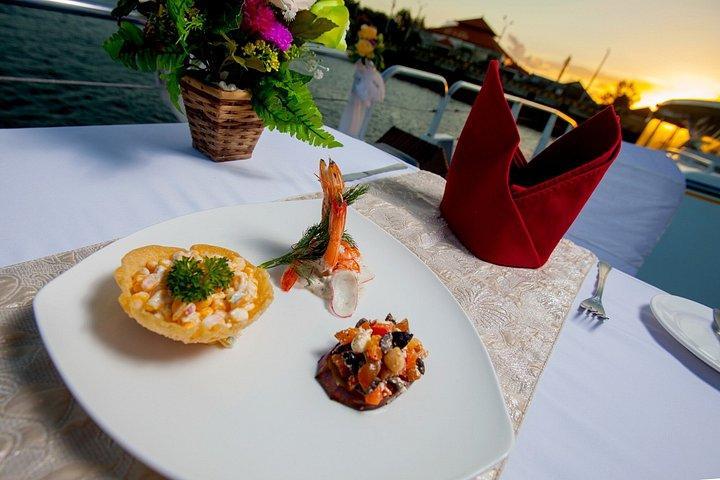Romantic Evening Catamaran Dinner Cruise in Benoa, Bali