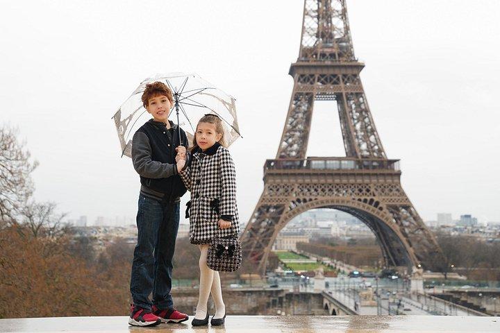 Fotoshooting in Paris mit Fotograf vor dem Eiffelturm