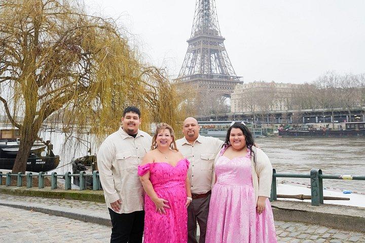 Fotoshooting in Paris mit Fotograf vor dem Eiffelturm