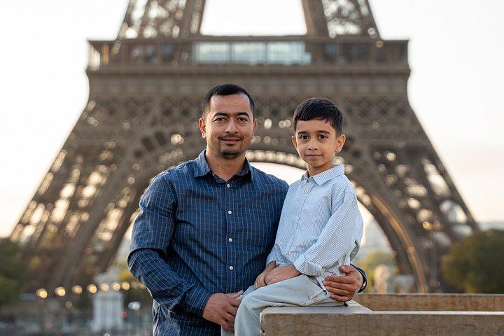 Fotoshooting in Paris mit Fotograf vor dem Eiffelturm