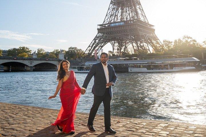 Fotoshooting in Paris mit Fotograf vor dem Eiffelturm