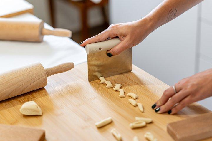 チェザリーヌによるカターニアの少人数パスタ＆ティラミス教室