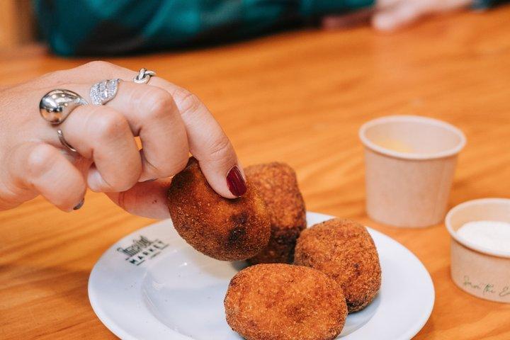 リスボンを地元のように味わう：究極の完全食ツアー
