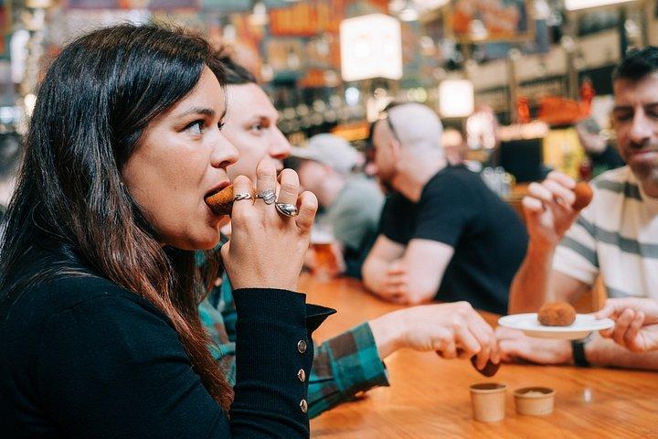 リスボンを地元のように味わう：究極の完全食ツアー