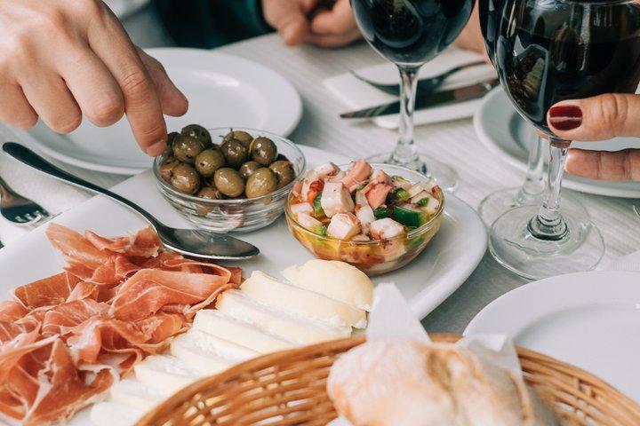 リスボンを地元のように味わう：究極の完全食ツアー