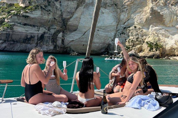Tour in catamarano soste bagno e snorkeling brindisi con prosecco