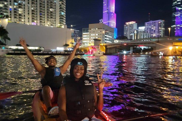 LED. Leichtes Kajak Miami City Lights