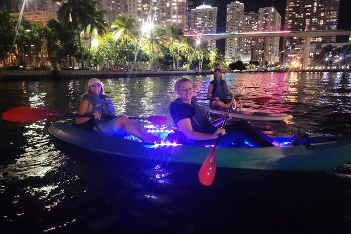 LED. Leichtes Kajak Miami City Lights