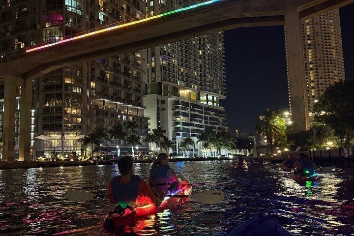 LED. Leichtes Kajak Miami City Lights