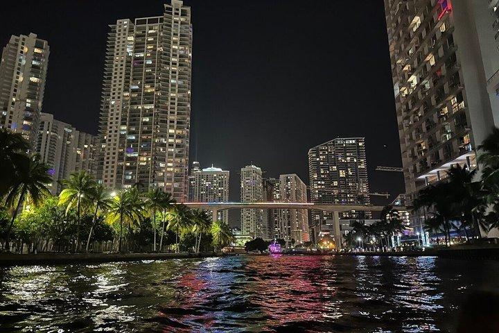 LED. Leichtes Kajak Miami City Lights