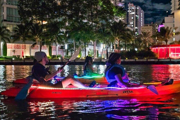 LED. Leichtes Kajak Miami City Lights
