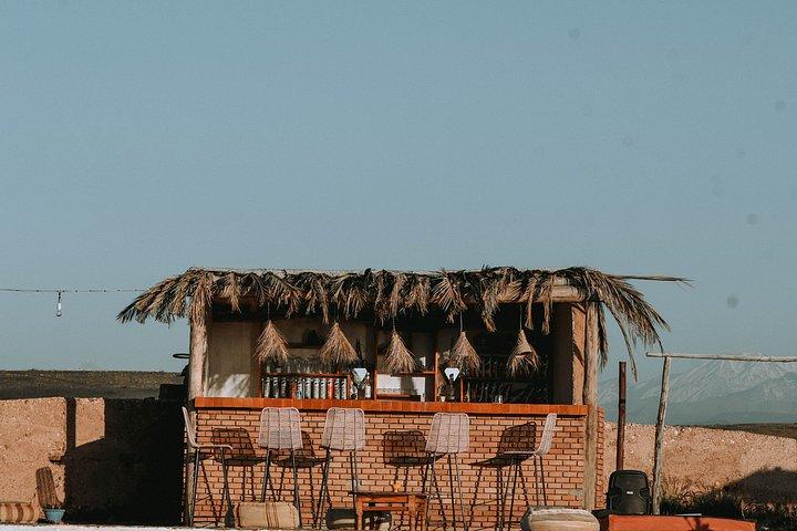 Deserto di Agafay al tramonto: quad, cammello, piscina e cena marocchina