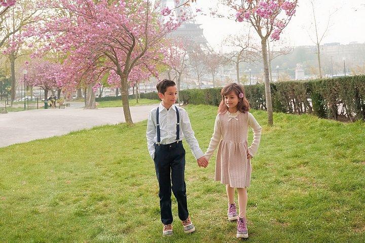 Fotoshooting in Paris mit Fotograf vor dem Eiffelturm