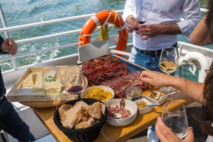 Visite privée de la gastronomie à Bordeaux : visite du marché dominical et croisière gourmande