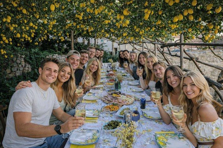 Excursión a la Costa Amalfitana, visita a Amalfi, tour de limones y experiencia de degustación.