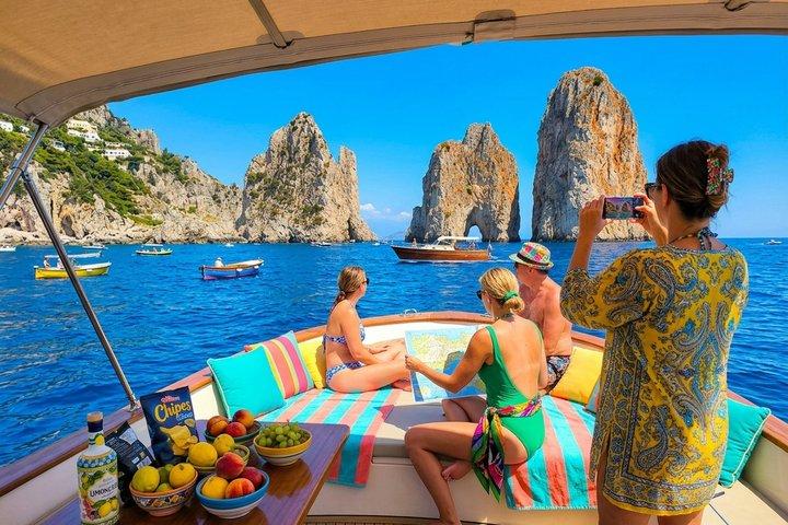 Excursion en bateau tout compris à Capri avec visite de la ville