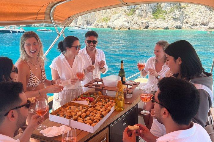 Tour todo incluido en barco Capri y City Tour desde Sorrento