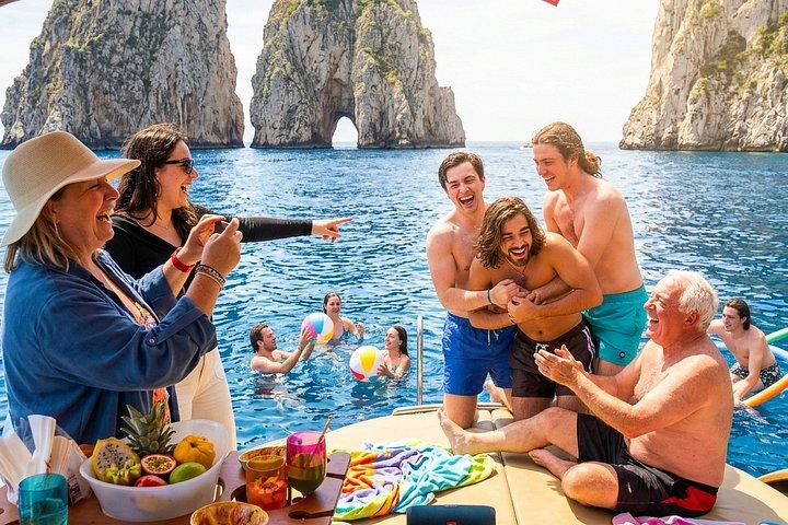 Excursion en bateau tout compris à Capri avec visite de la ville