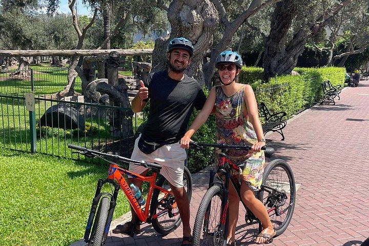 リマ小グループバイクツアー：ミラフローレス、バランコ＆サンイシドロ
