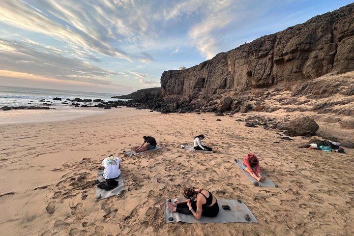El Cotillo : SUNSET Silent Yoga Experience avec écouteurs