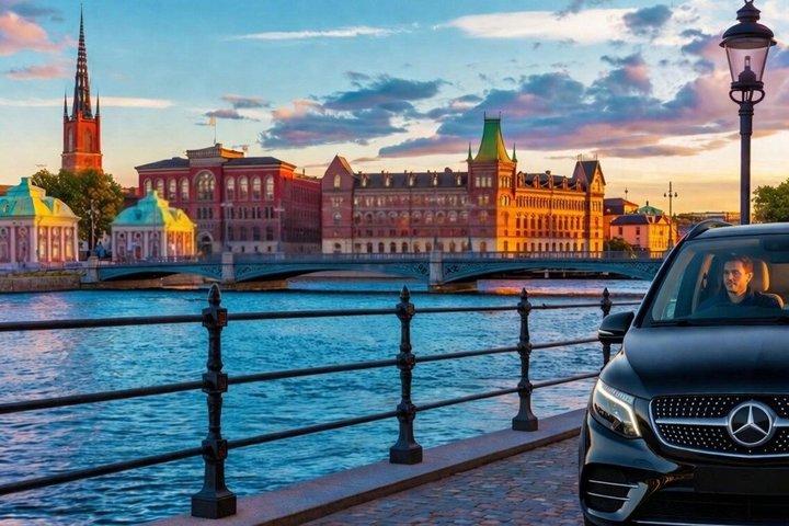 Tour privado VIP por Estocolmo – Coche, guía, aperitivos y agua Incl