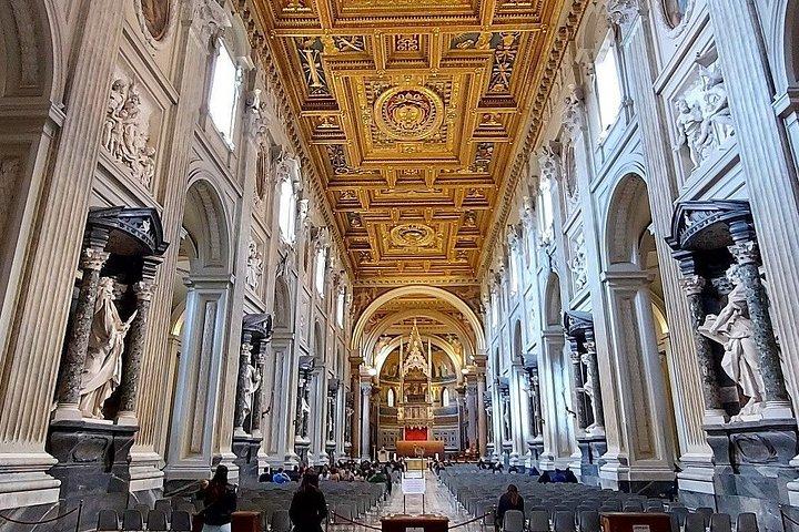 ローマの教会を巡るガイドツアー