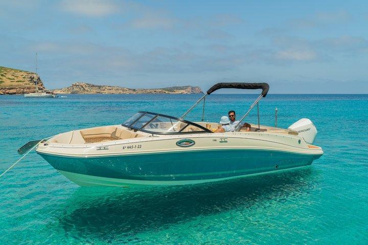 Excursion en bateau privé : Cala Bassa, Comte et criques cachées