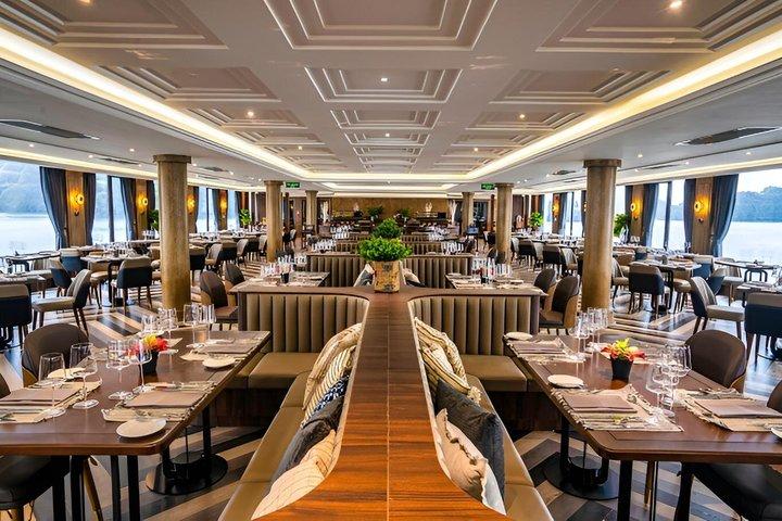 Croisière d'une journée de luxe Ambassador avec buffet et piscine jacuzzi