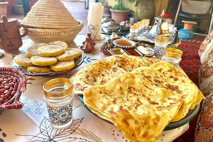 ラバトでムセメンとハルチャアムルーを作り、地元の家族とお茶を
