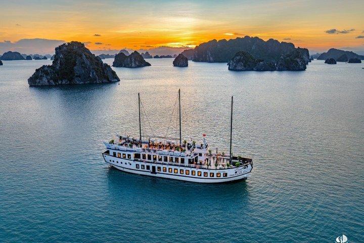 2 - Day Treasure Junk Cruise til den skjulte skønhed i Bai Tu Long Bay