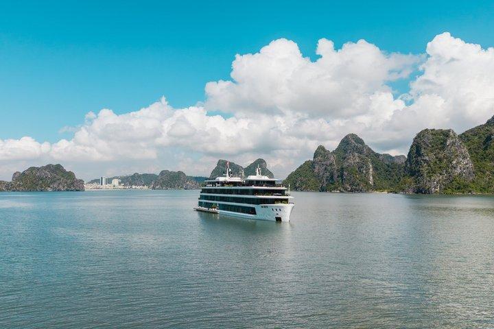 Von Hanoi : L’amour Cruise : 2 - Day Ha Long Bay Scenic Escape
