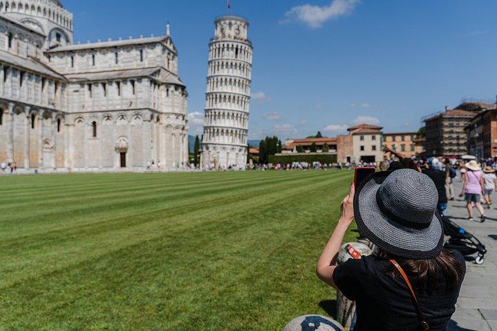 チンクエ・テッレとピサ日帰り旅行（オプション）斜塔チケット付き