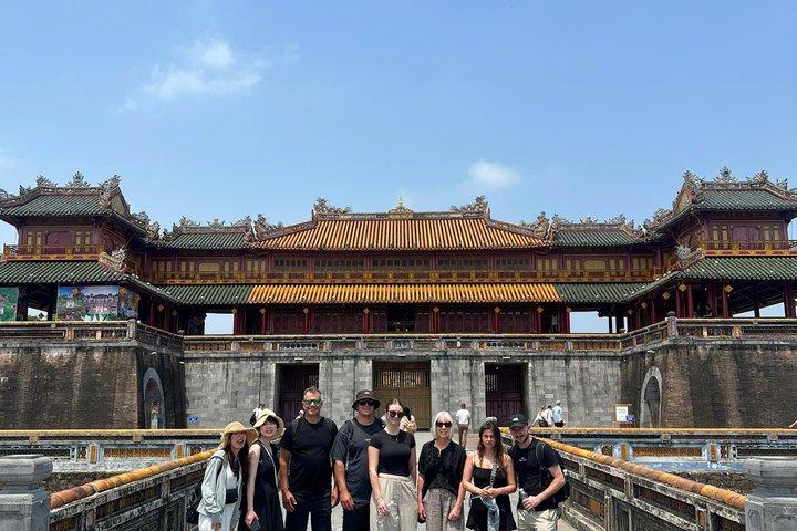 ダナン発：景勝遺産列車とランチ付きのフエ宮殿日帰り旅行