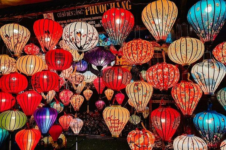 ホイアン夕暮れ市場ランタン充填川ボートライド