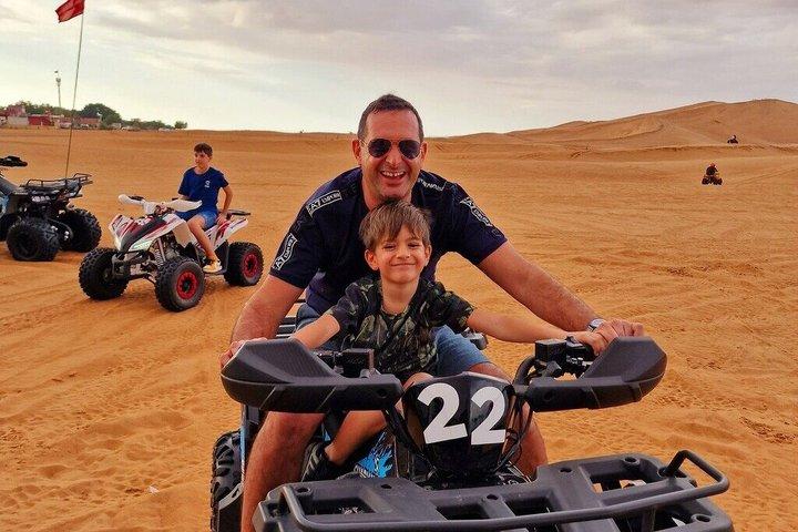 Dubai Premium Desert Safari with QuadBike Ride Jantar de churrasco e shows