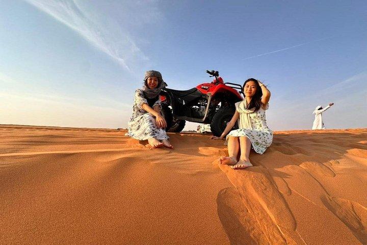 ドバイプレミアムデザートサファリとクワッドバイクライドBBQディナー＆ショー