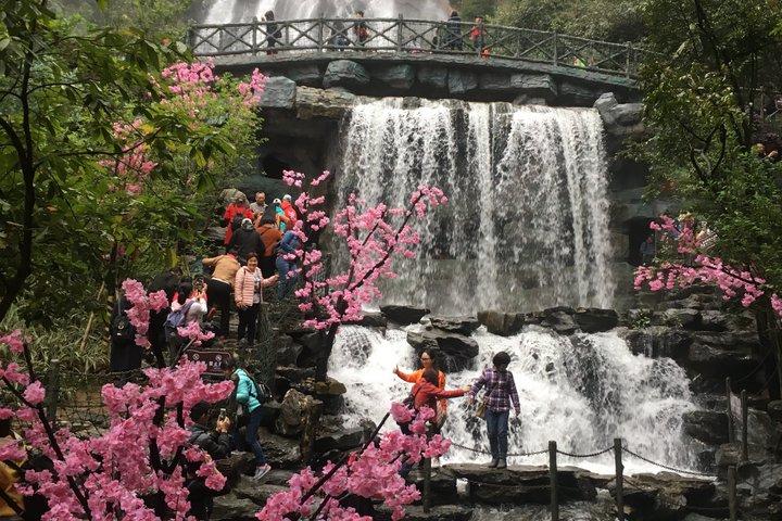 広州からGulong Canyon Glass Bridgeへのプライベートツアー