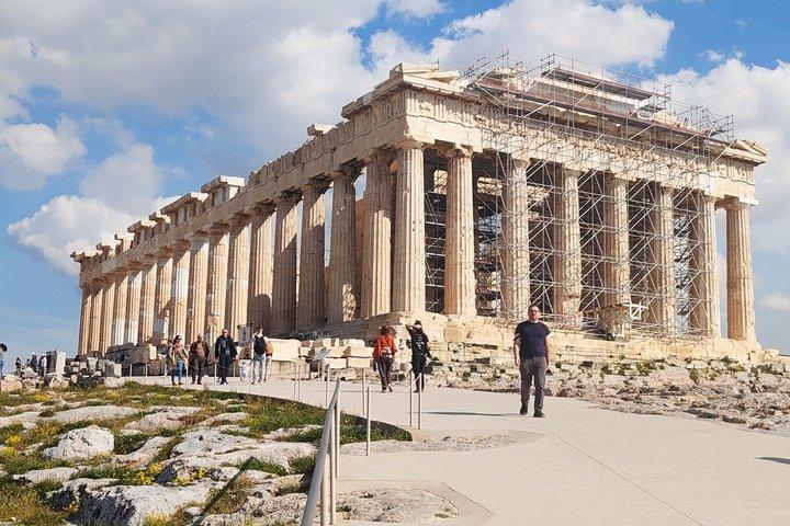 Udover ruinerne Acropolis og Museum guidet