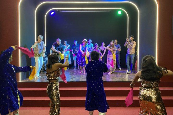 ボリウッドサファリライブスタジオツアーとダンス体験