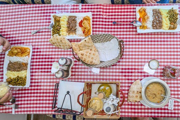 サラエボ・フードツアー：少人数グループで地元料理6品を味わう
