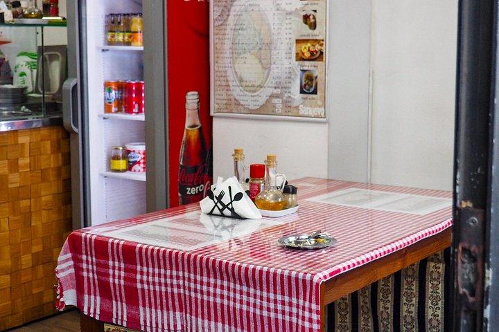 サラエボ・フードツアー：少人数グループで地元料理6品を味わう