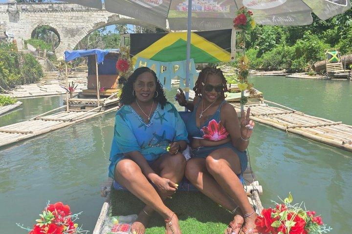 Montego Bay: Bamboo Rafting & Limestone Massage