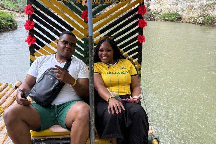 Montego Bay: Bamboo Rafting & Limestone Massage