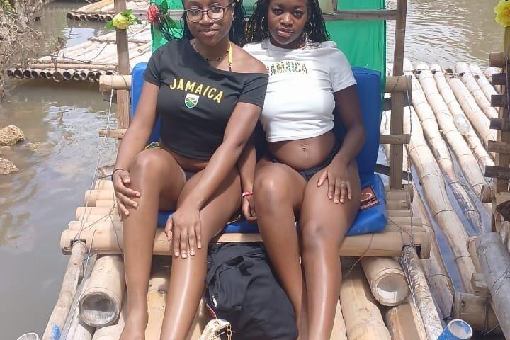 Montego Bay: Bamboo Rafting & Limestone Massage