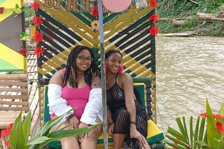 Montego Bay: Bamboo Rafting & Limestone Massage