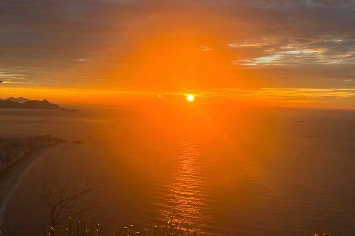 Sunrise hike at Morro dois irmaos by Rioexplore