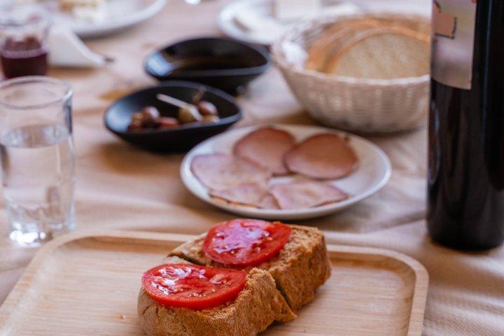 ミコニアン ランドでのツアーとワインの試飲